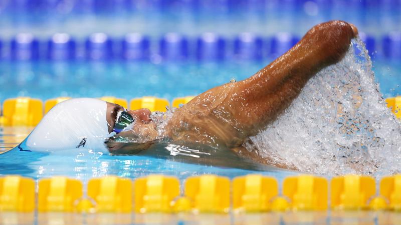 Daniel Dias Man with his arm up