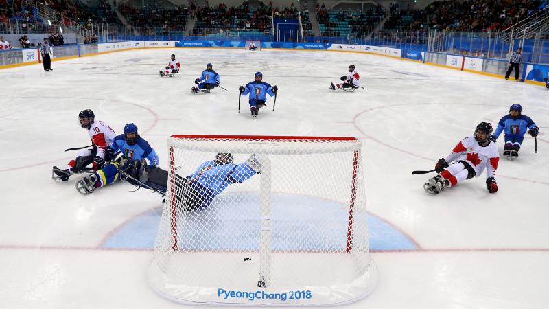 Ben Delaney - Canada - PyeongChang 2018 a Para ice hockey scores a goal